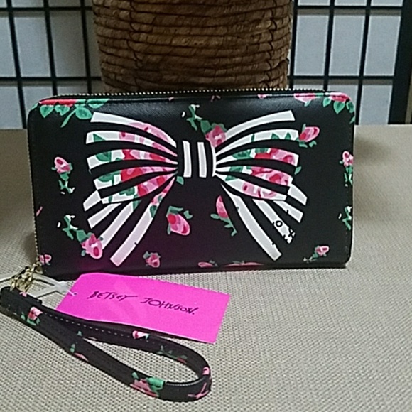 Betsey Johnson Handbags - 🐚⛱🌞🌴 PRICE DROP! 🌴🌞⛱🐚
